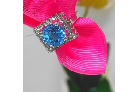 Choosing gold jewelry for women according to the color of the eyes