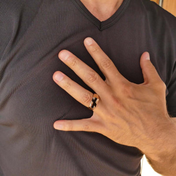 Gold men`s ring, yellow gold, black onyx