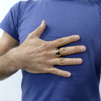 Gold men`s ring, yellow gold with onyx