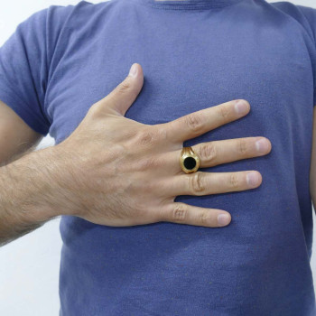 Gold men`s ring, yellow gold with onyx