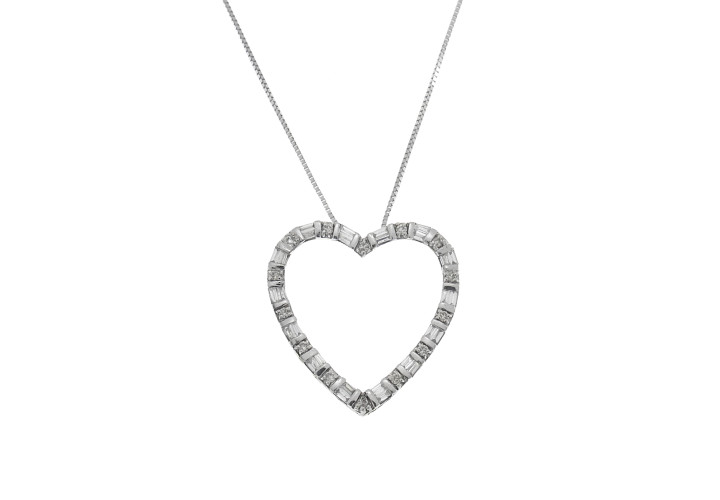 Gold pendant with diamonds