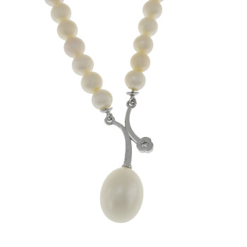 Necklace with white pearls, length 44 cm, white gold 14 kt