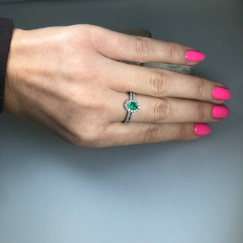 Ring for a woman, 14 kt white gold with emerald and diamonds