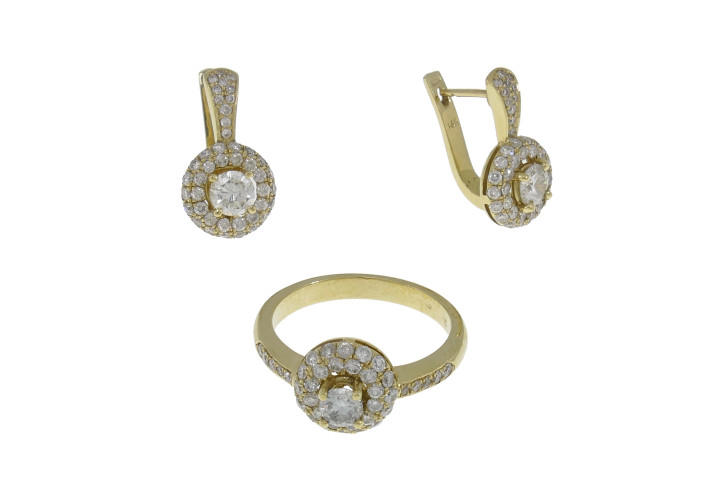 Set for a woman with diamonds