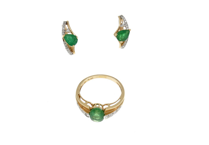 Set for a woman with emerald